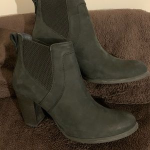 UGGs Ladies Suede Ankle Booties